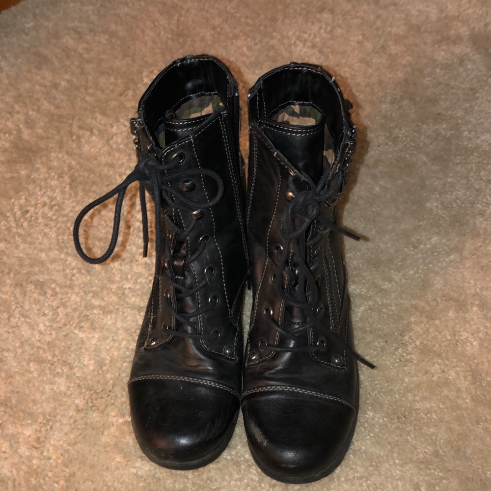 Combat boots